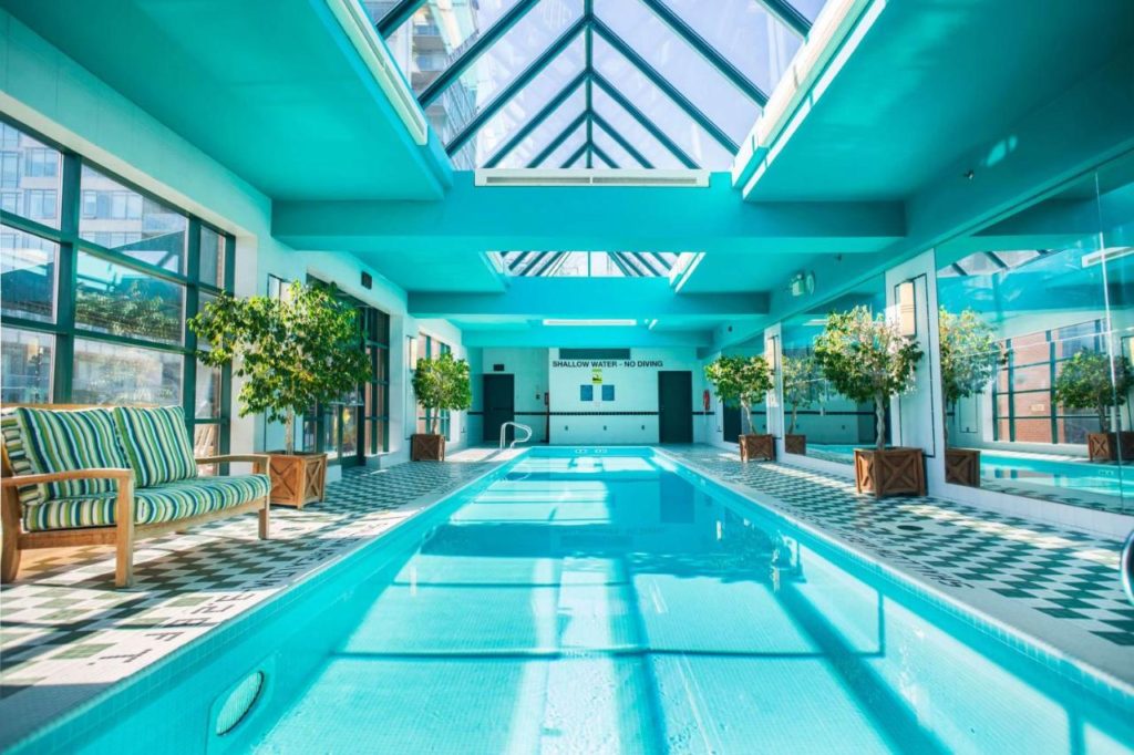 Toronto Hotels with Pools